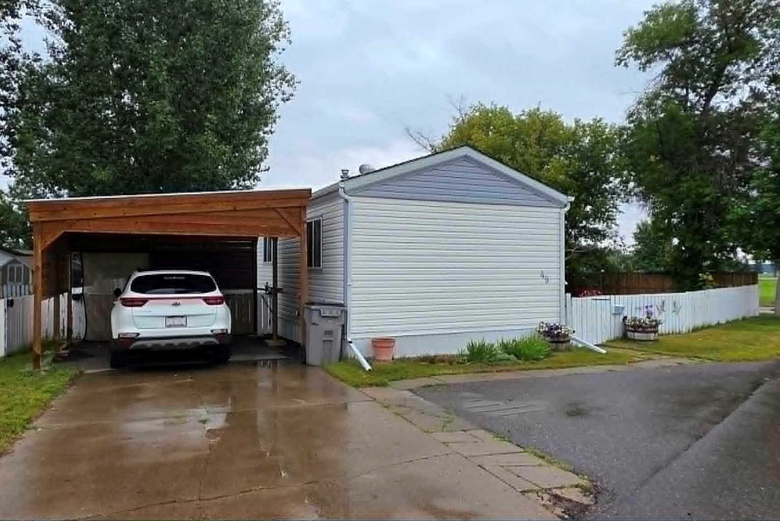 49, 4000 13 Avenue SE — photo 1