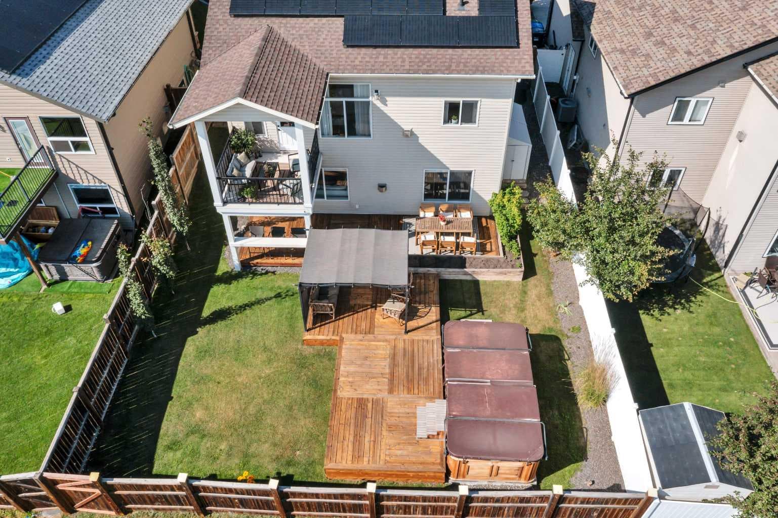 96 Valentine Crescent — photo 2