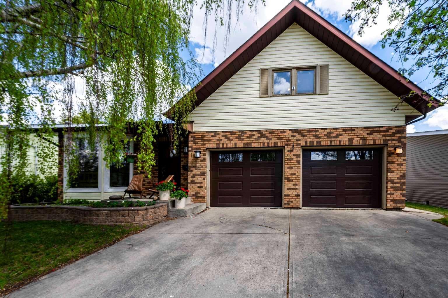 19 Maxwell Avenue — photo 1