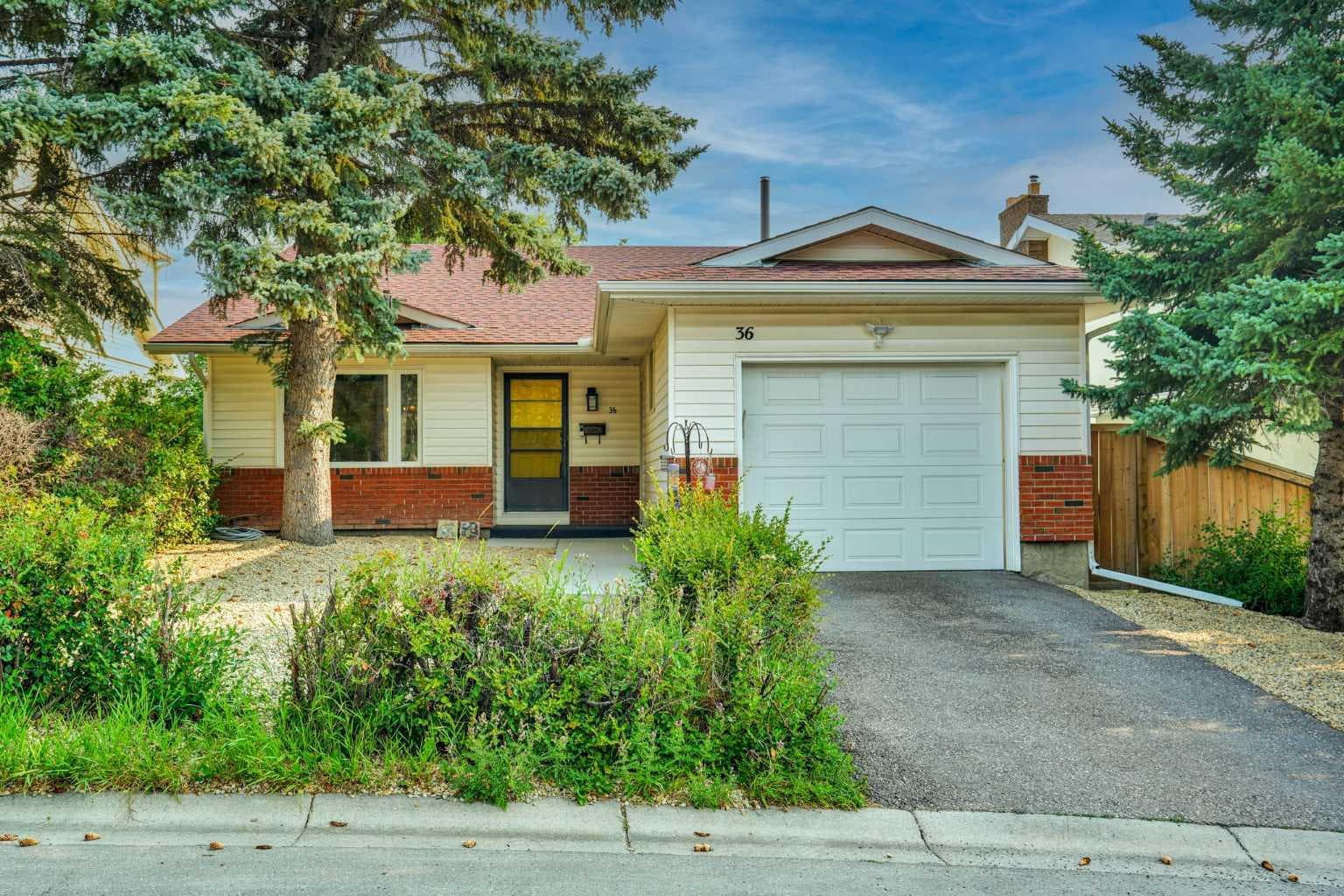 36 Coach Manor Rise SW — photo 2