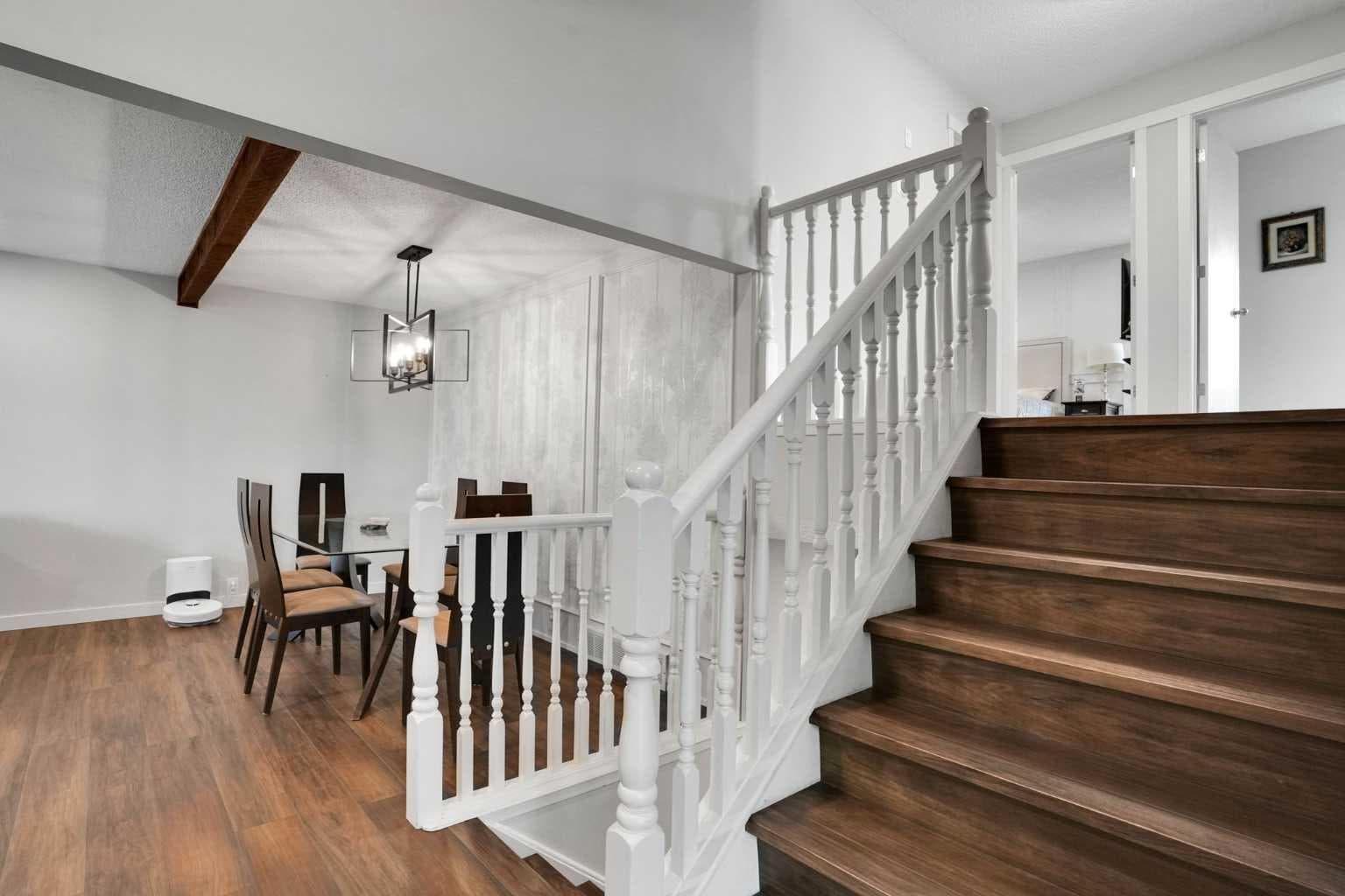 36 Coach Manor Rise SW — photo 5