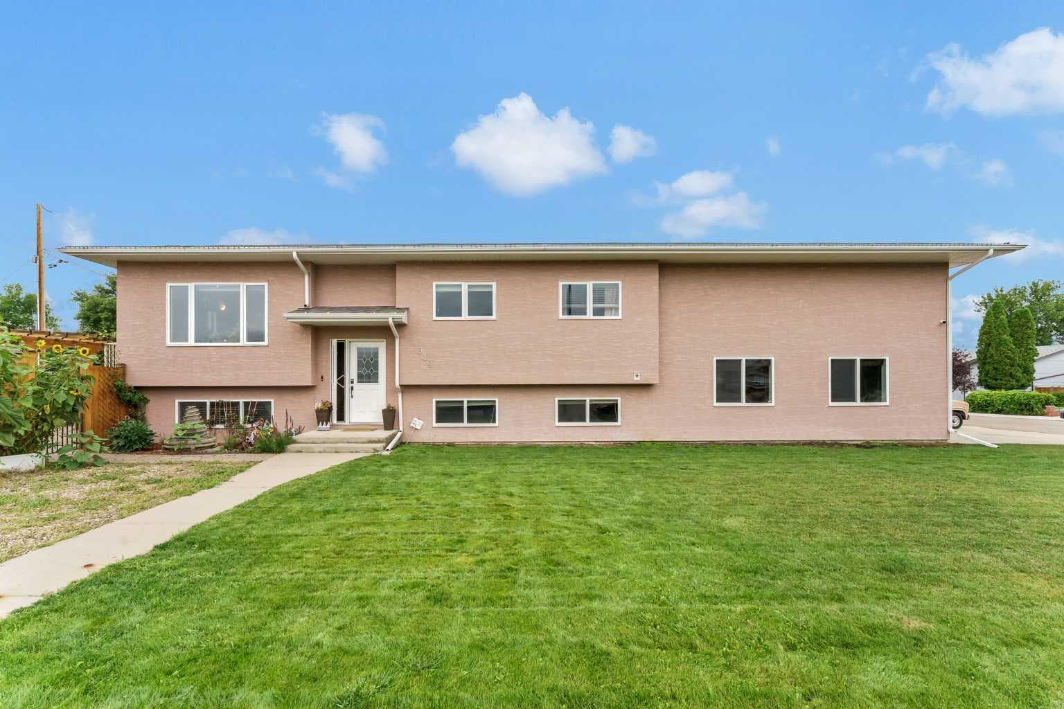 938 6 Street SE — photo 1