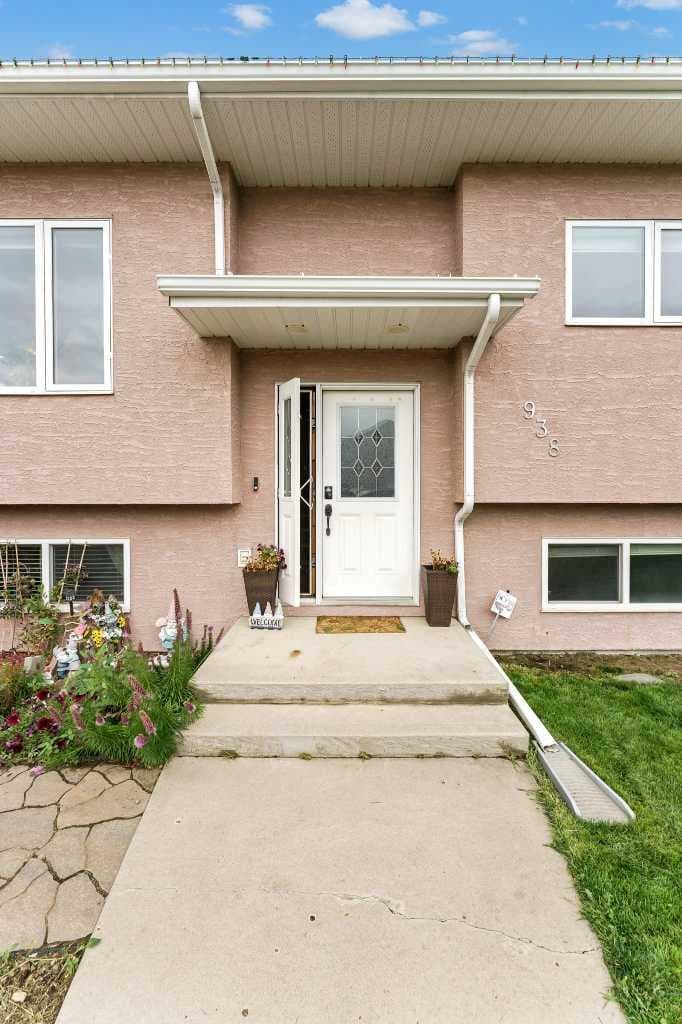 938 6 Street SE — photo 2