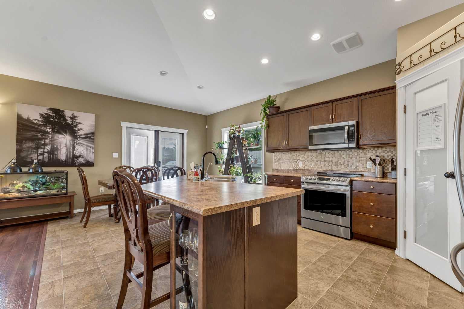 938 6 Street SE — photo 5