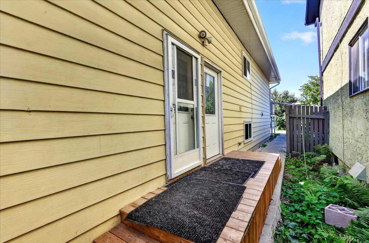 2606 14 Avenue SE — photo 2