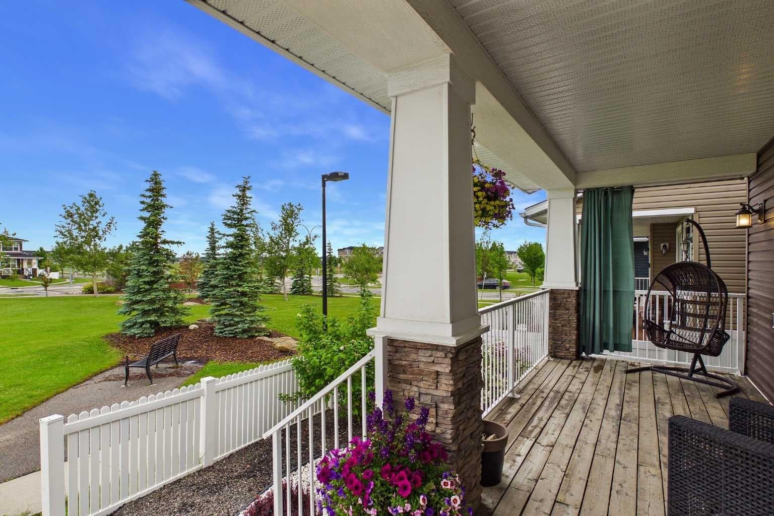 83 Redstone Gardens NE — photo 3