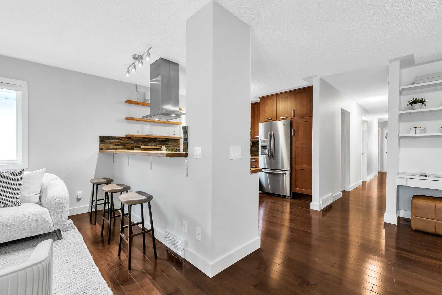 2807 29 Street SW — photo 3