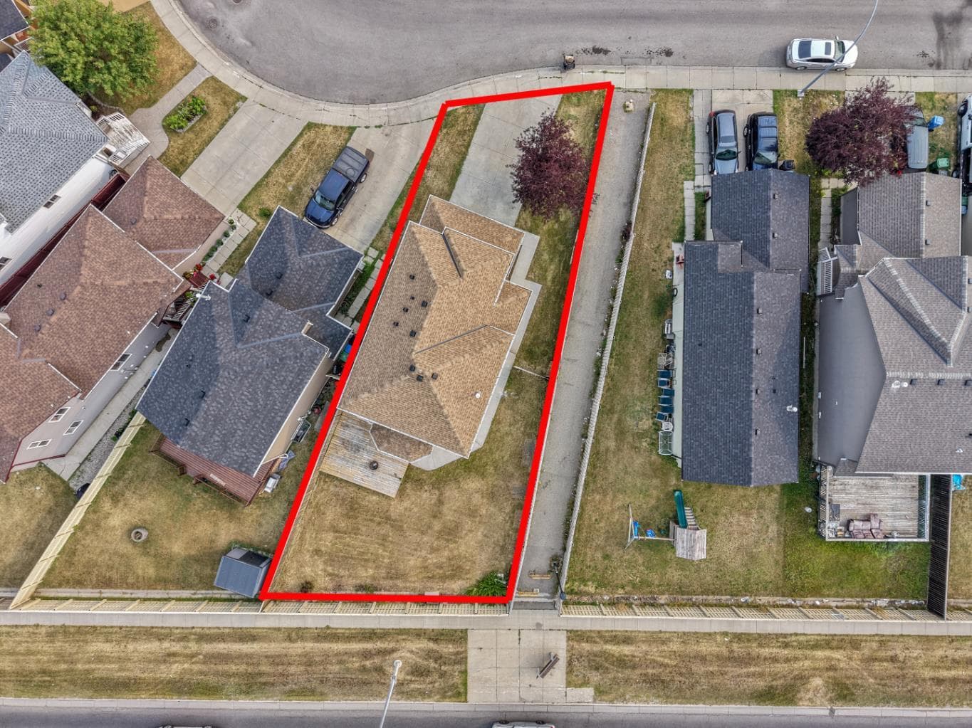 187 Martinvalley Crescent NE — photo 2