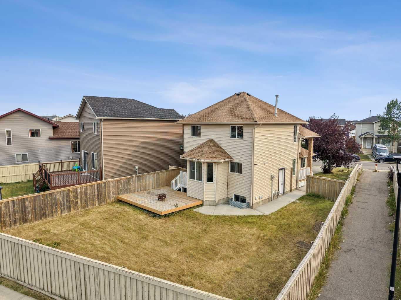 187 Martinvalley Crescent NE — photo 3