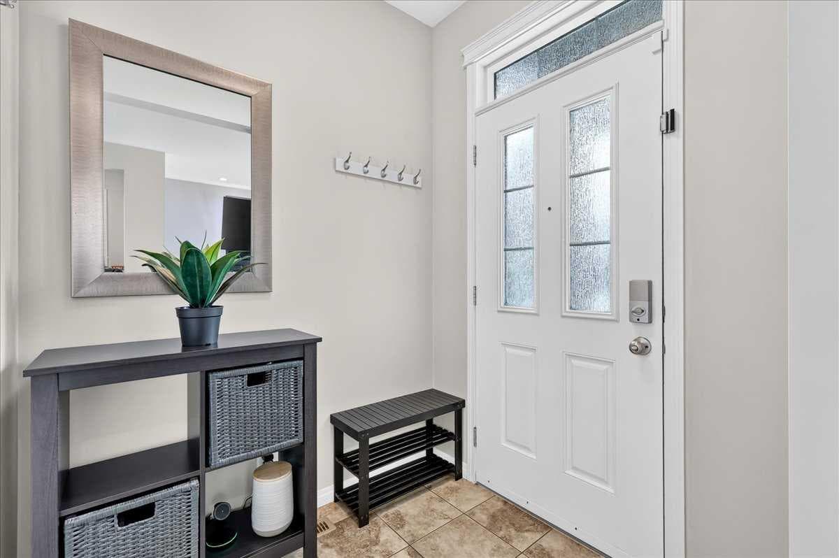 60 Mahogany Grove SE — photo 3