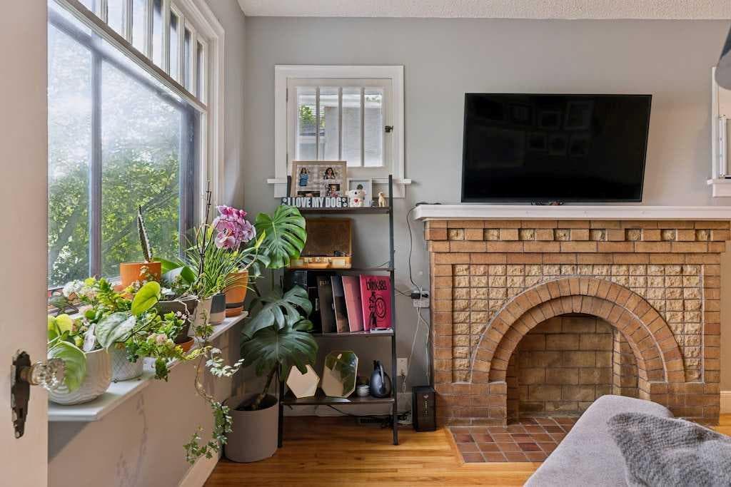 2115 14 Street SW — photo 2