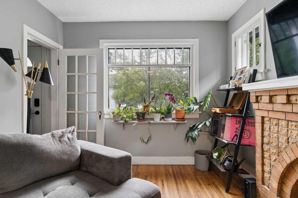 2115 14 Street SW — photo 3
