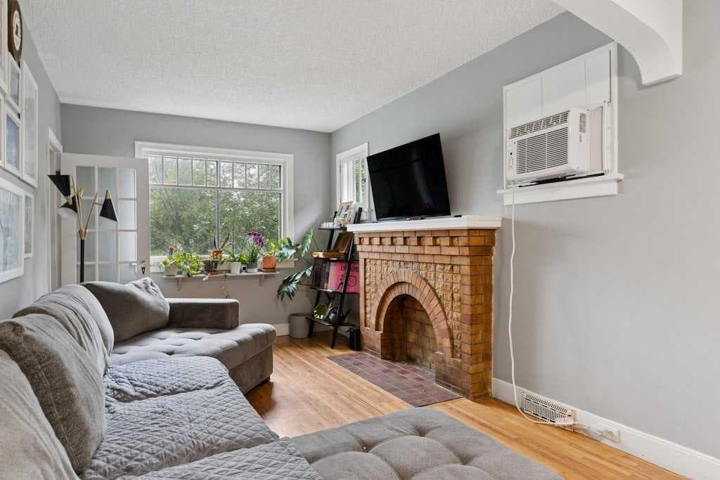 2115 14 Street SW — photo 4