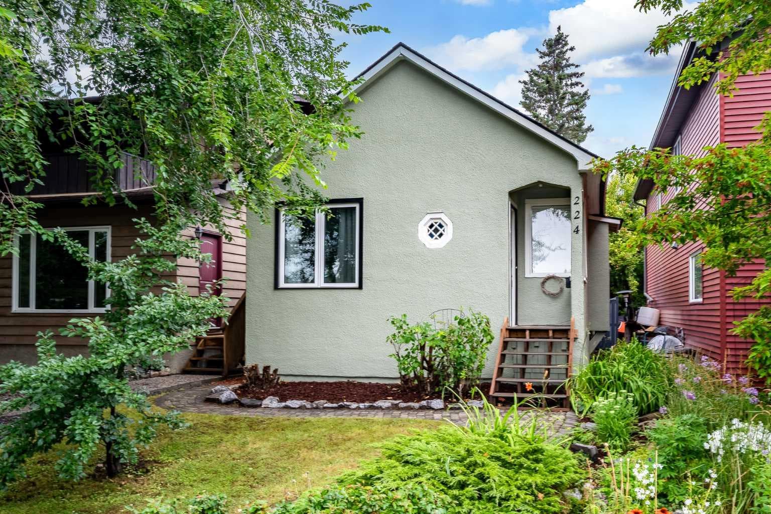 224 30 Avenue NE — photo 1