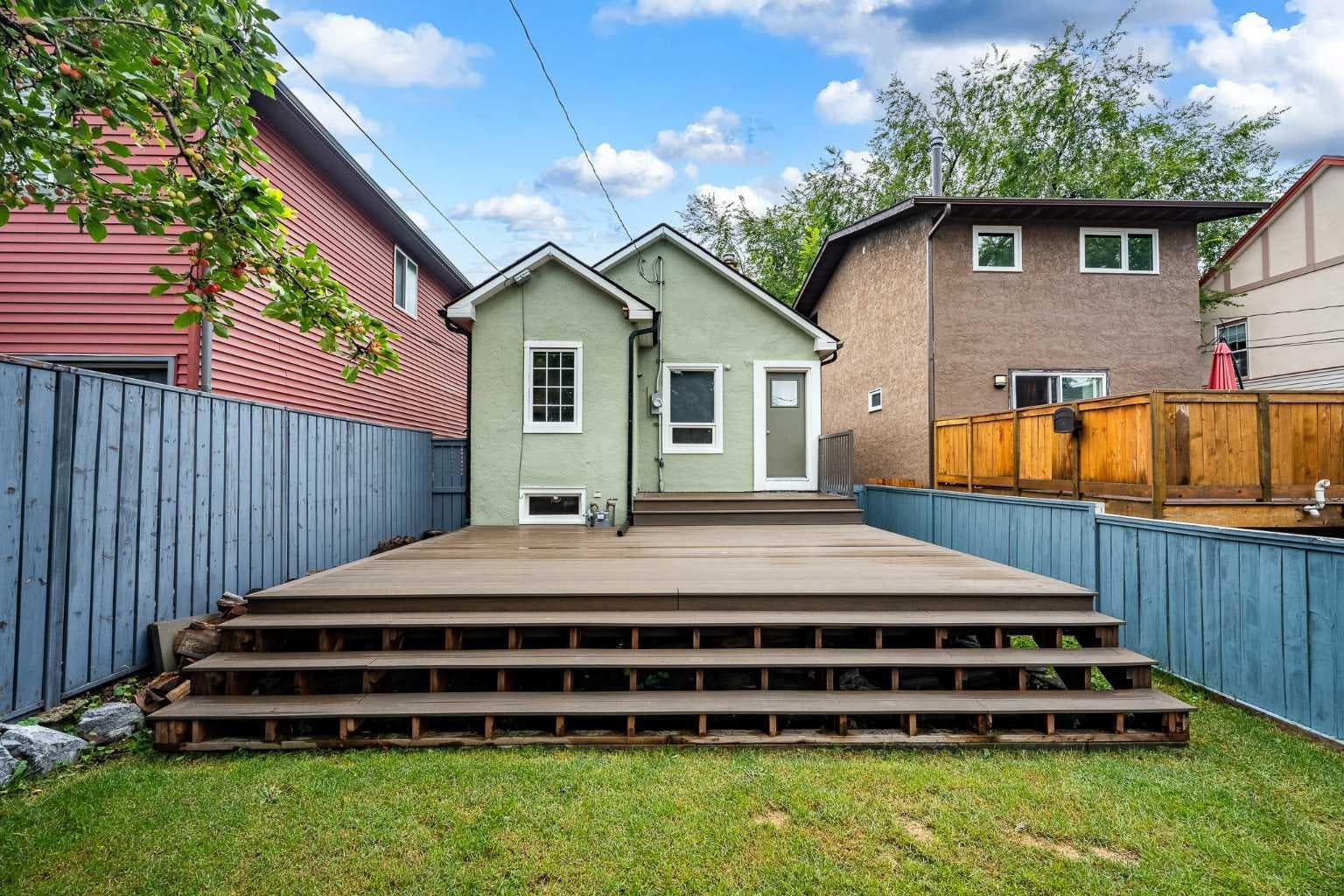 224 30 Avenue NE — photo 2