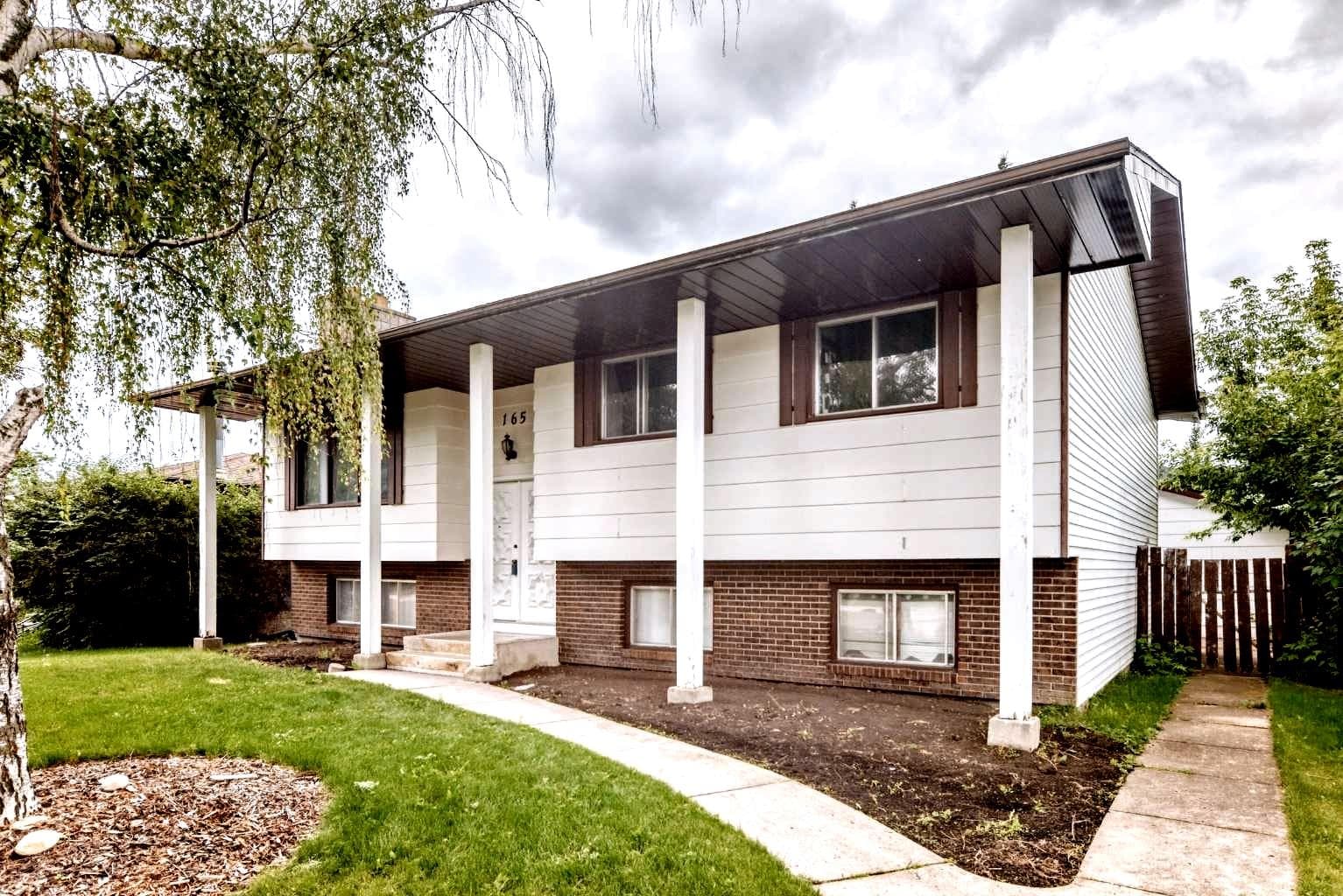 165 WILSON Crescent — photo 1