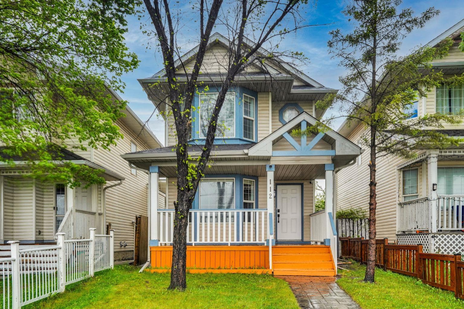 112 Martinglen Close NE — photo 1
