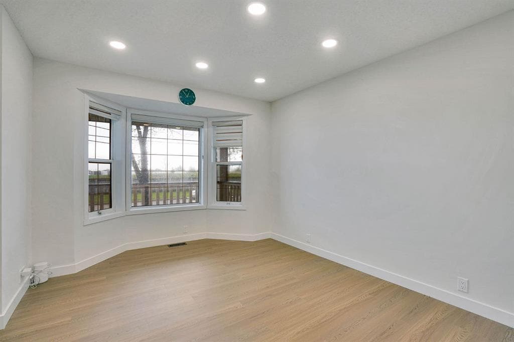 112 Martinglen Close NE — photo 3