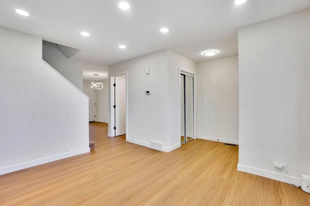 112 Martinglen Close NE — photo 4