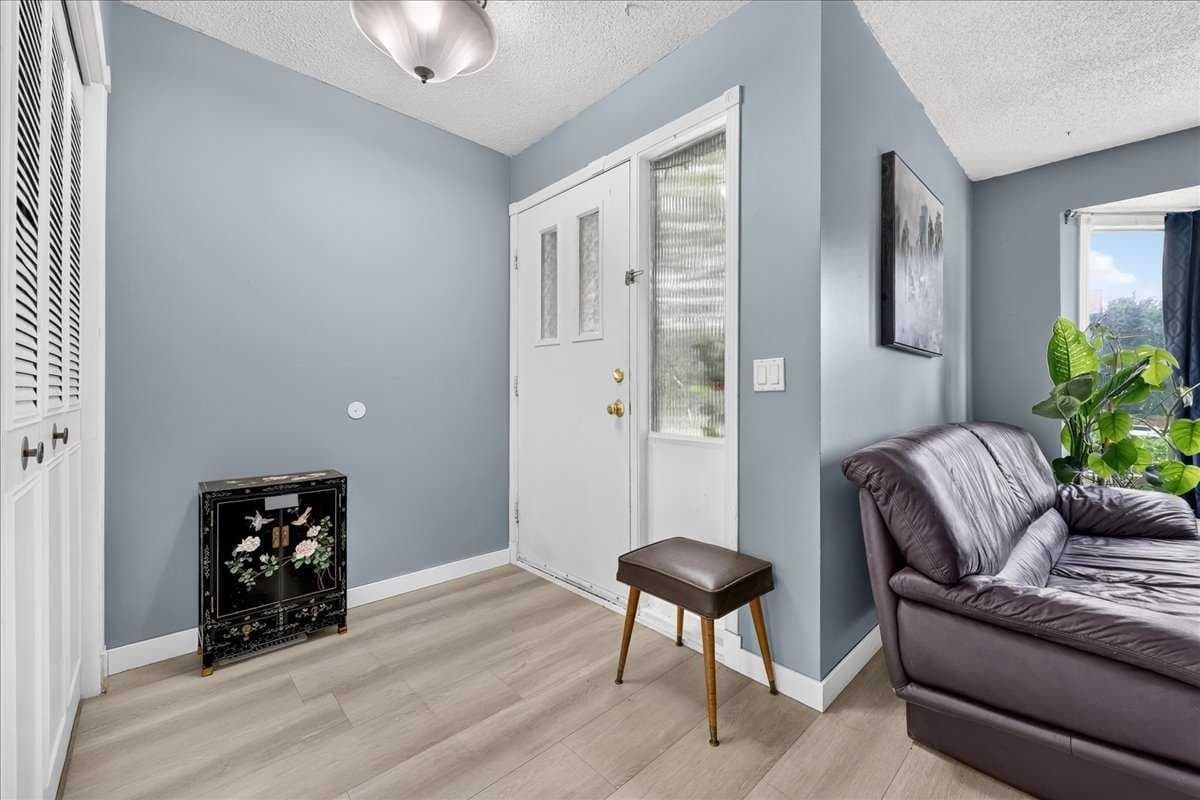 672 Whiteridge Way NE — photo 2