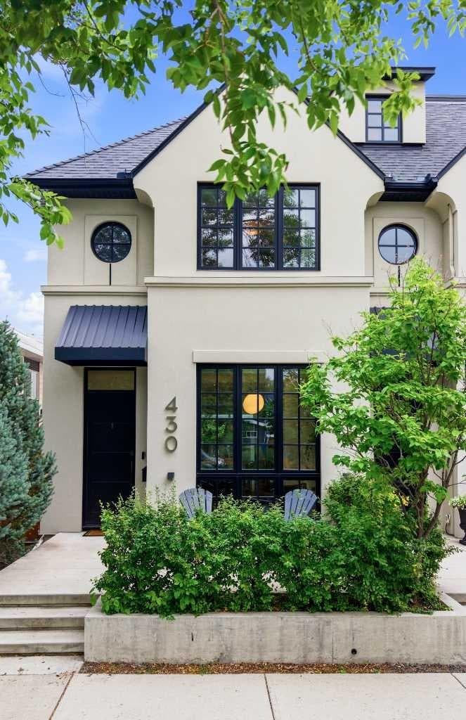 Row/Townhouse in Hillhurst
