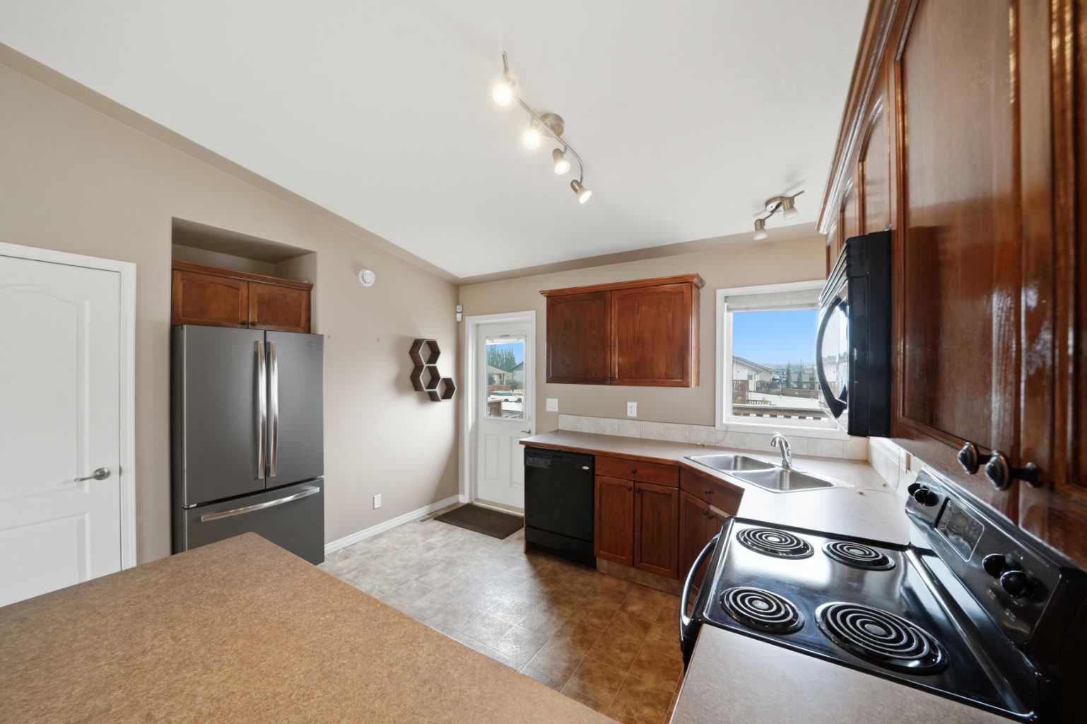 84 Heartland Crescent — photo 3