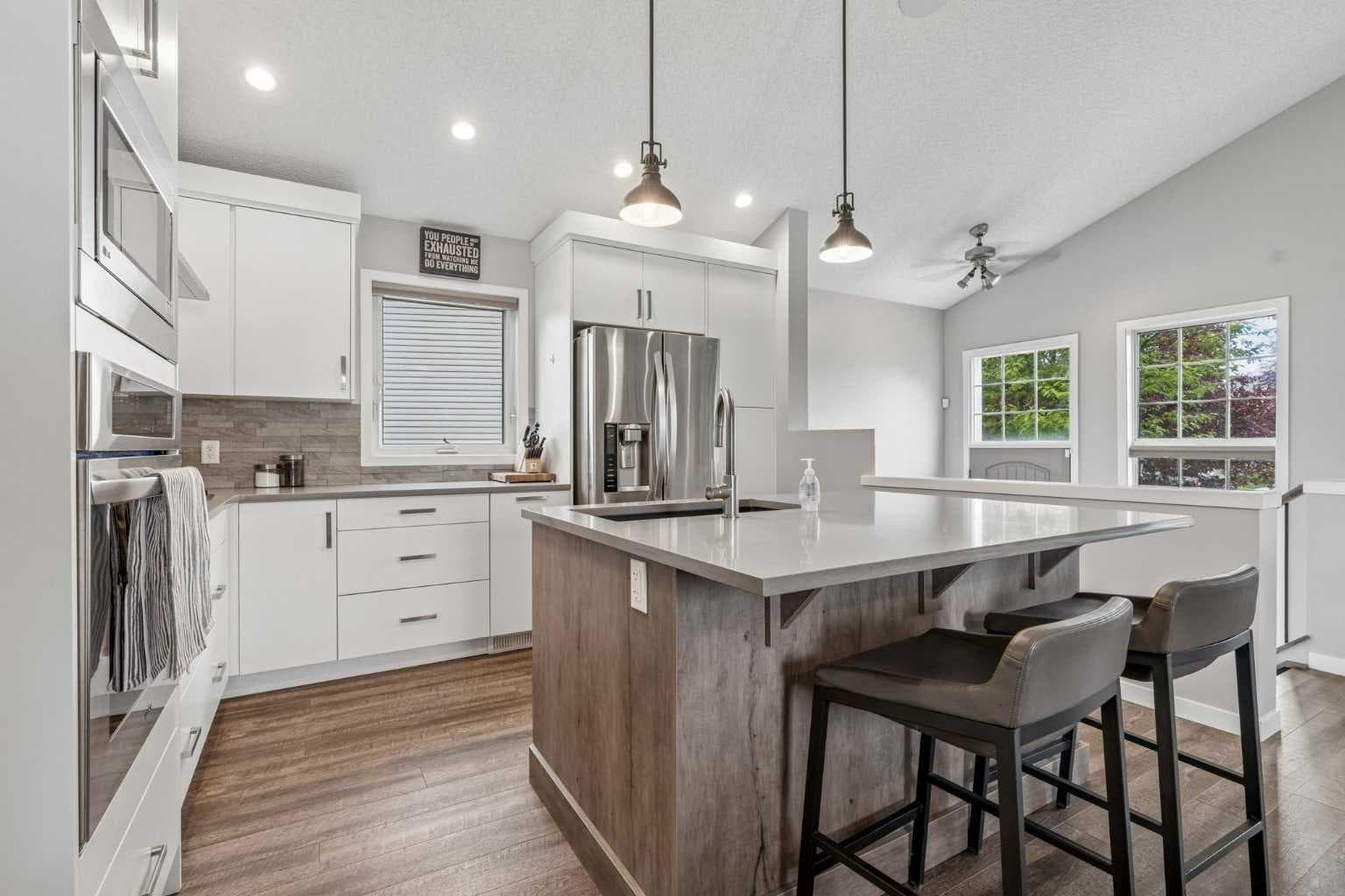 230 Mt Lorette Place SE — photo 1