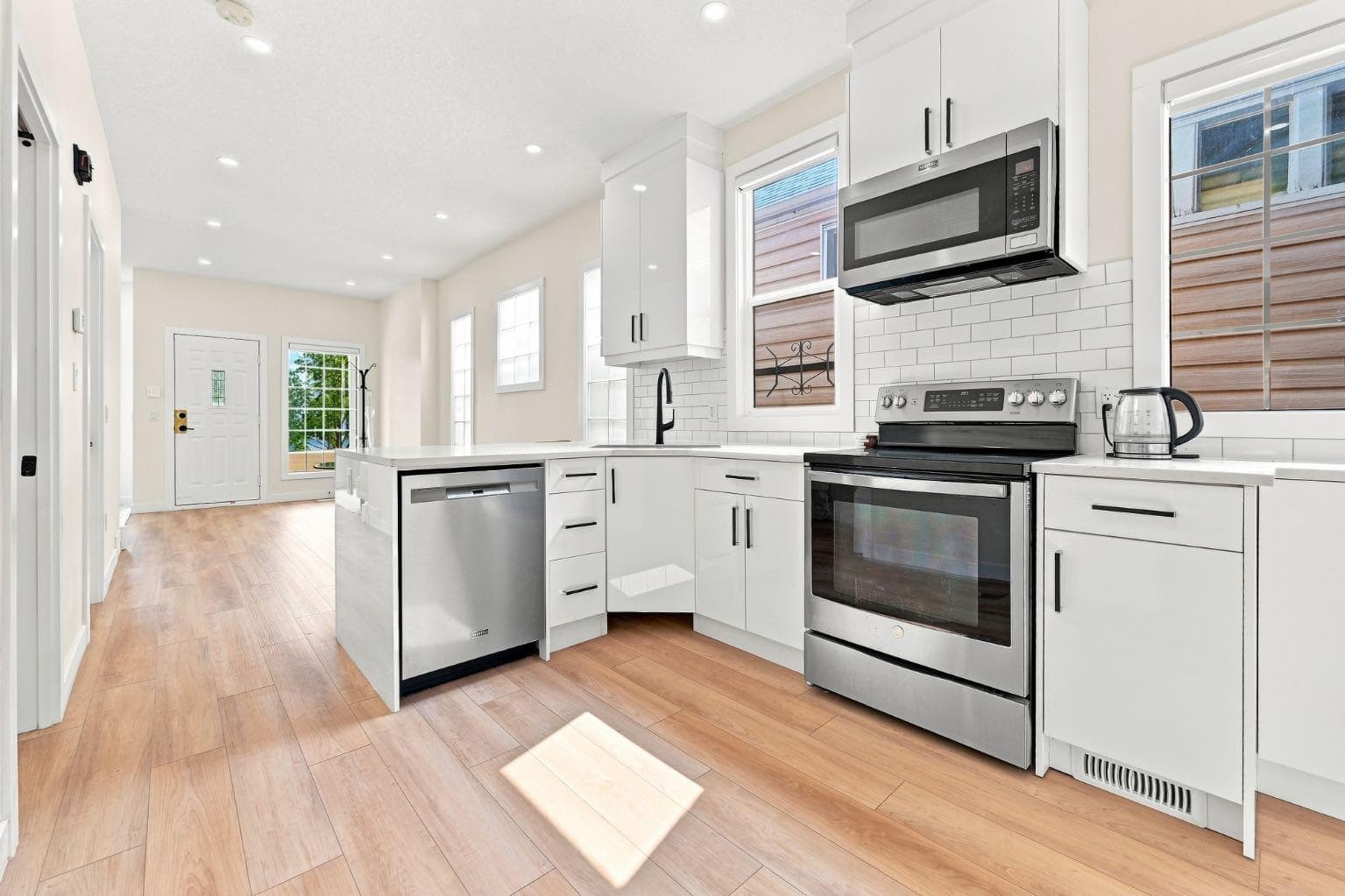 1012 1 Avenue NW — photo 4