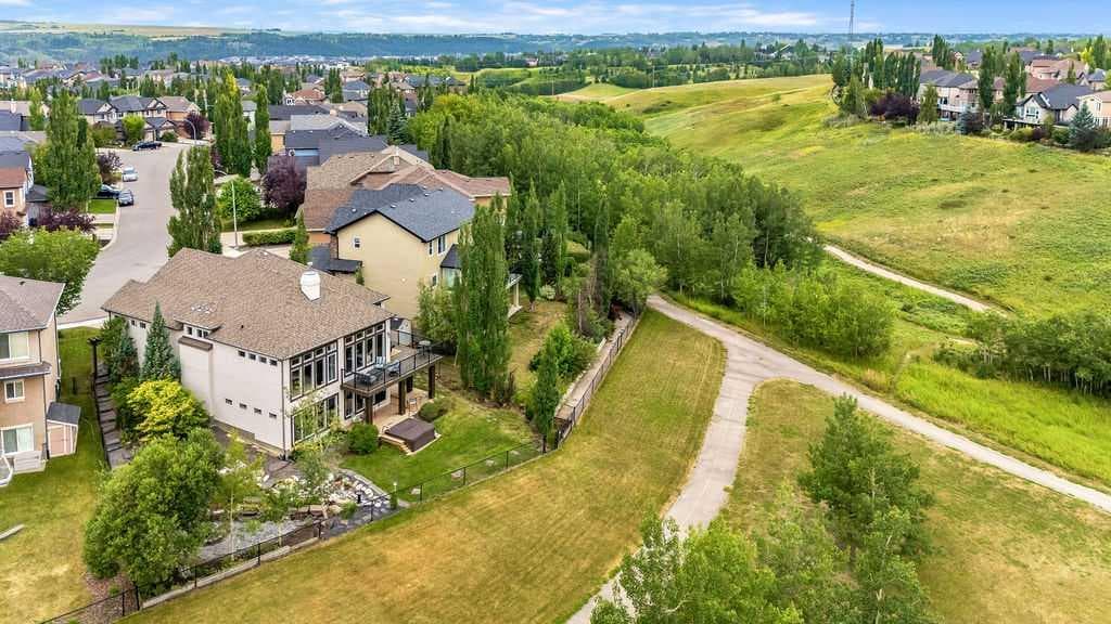 22 Tuscany Estates Crescent NW — photo 2