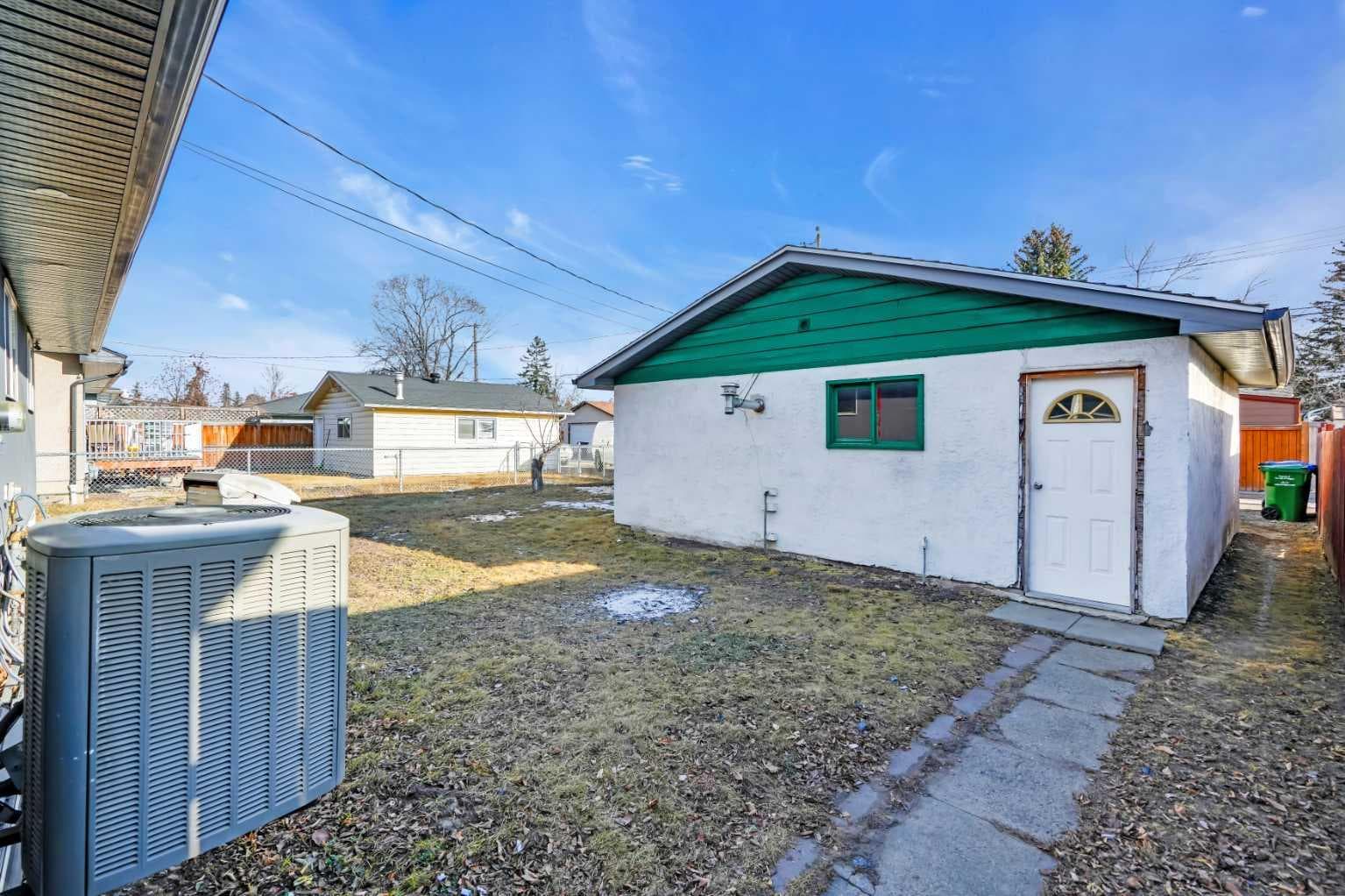 2046 33 Street SE — photo 5