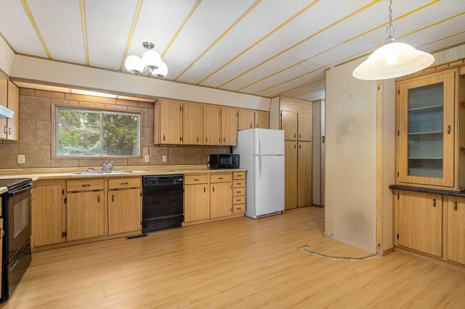 364 Burroughs Circle NE — photo 4