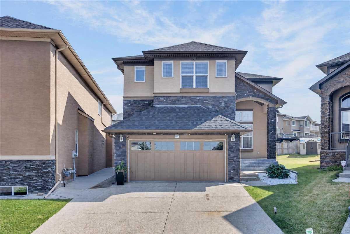 25 Sherwood Close NW — photo 1