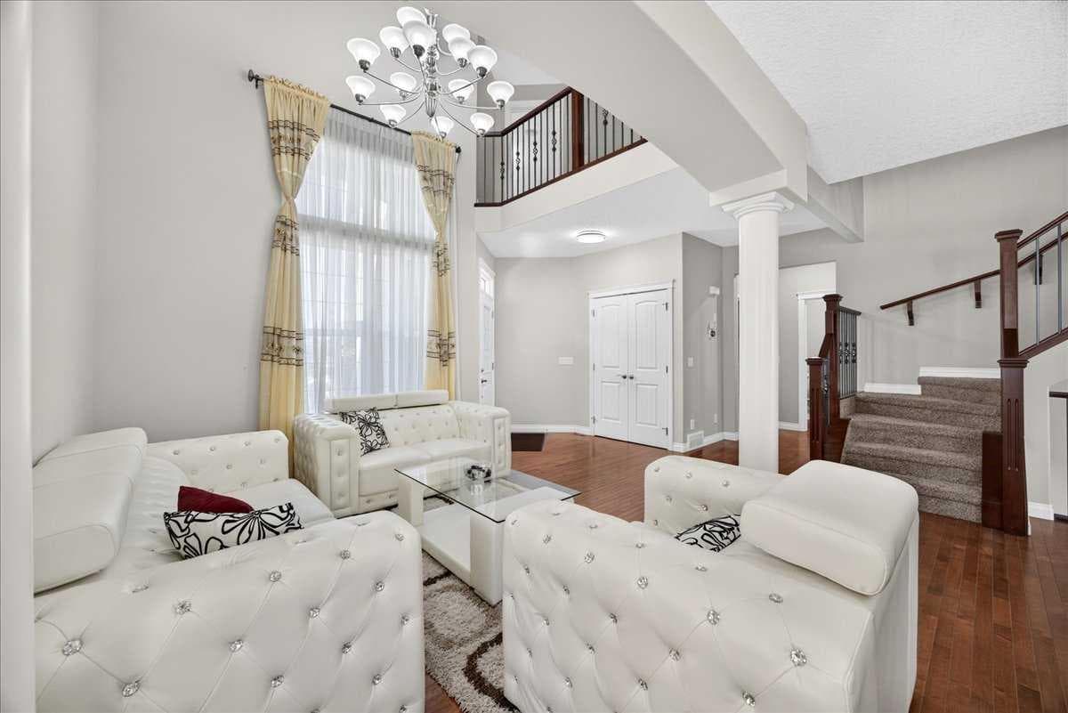 25 Sherwood Close NW — photo 5