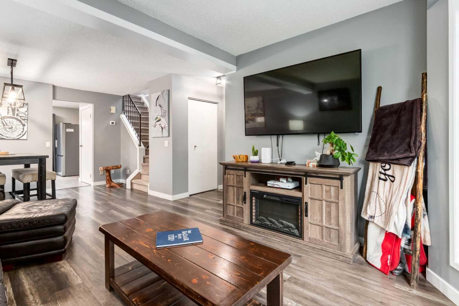 339 Coverdale Court NE — photo 5