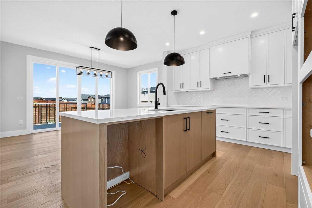 560 Livingston Way NE — photo 4
