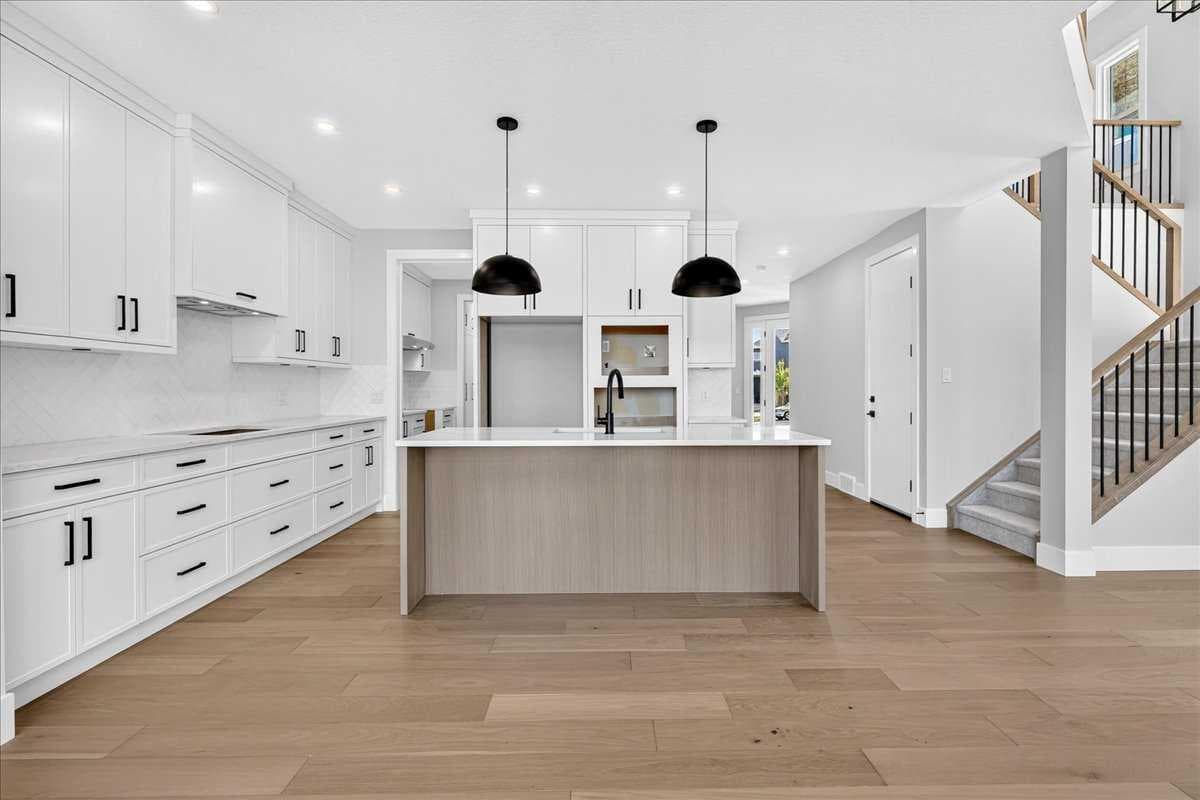 560 Livingston Way NE — photo 5