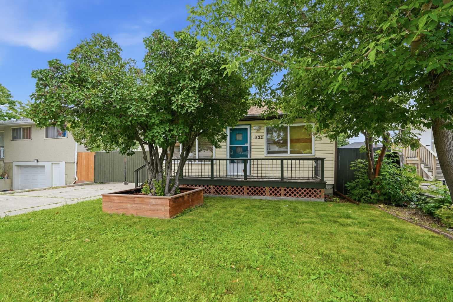 1832 43 Street SE — photo 1