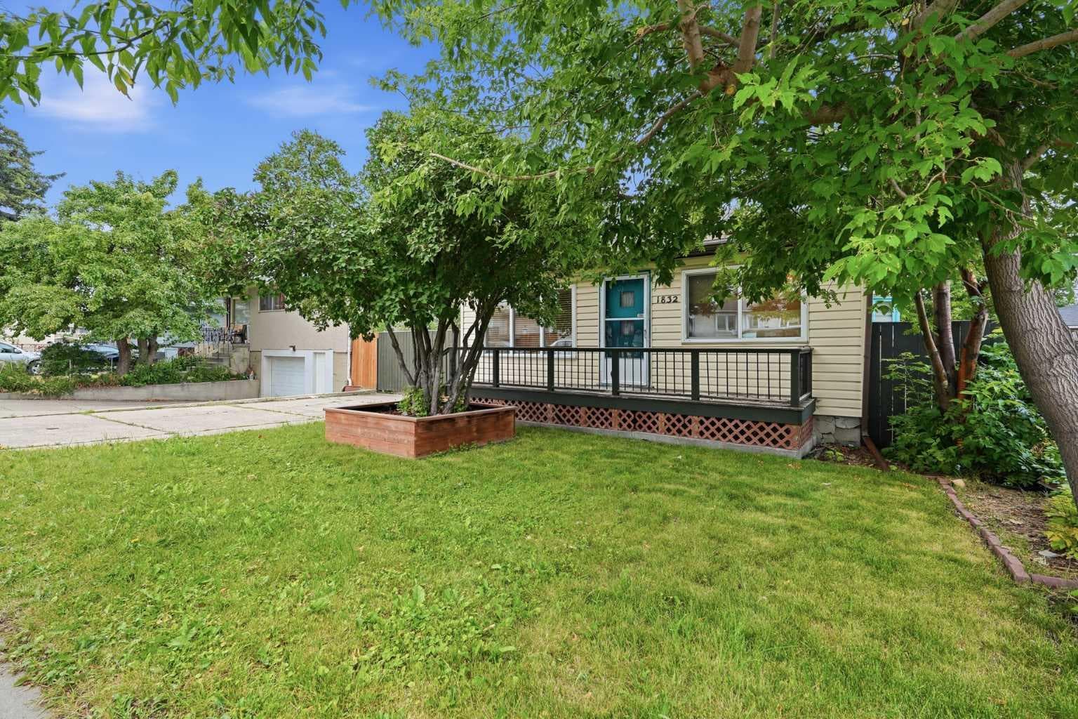 1832 43 Street SE — photo 2