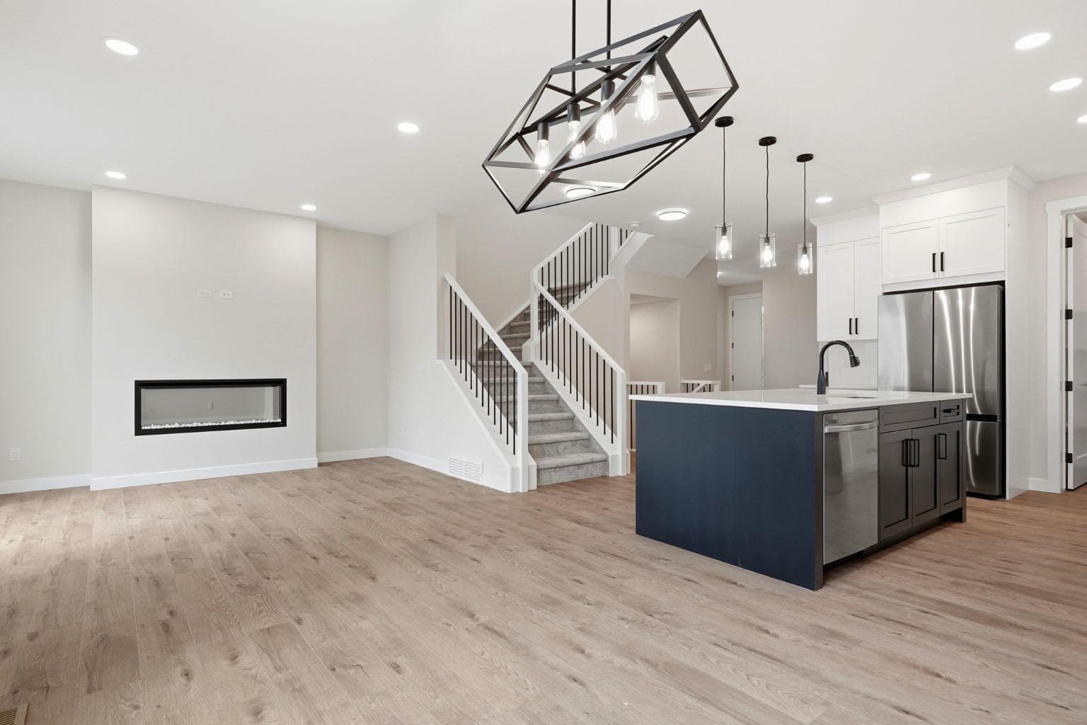 435 kinniburgh Loop — photo 3