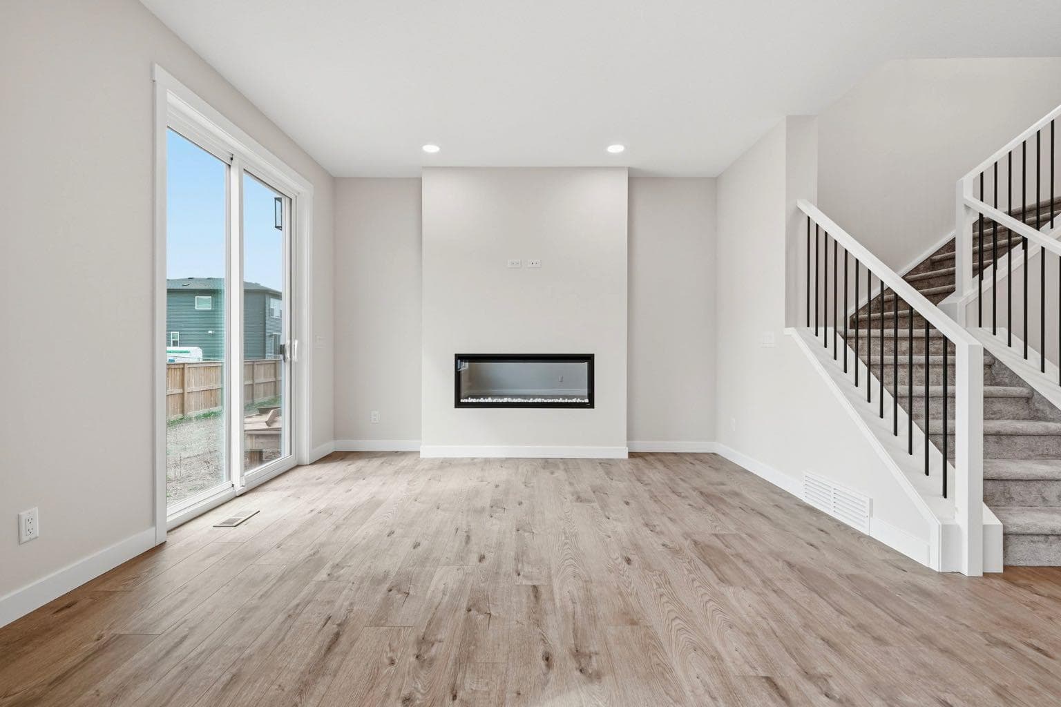 435 kinniburgh Loop — photo 4