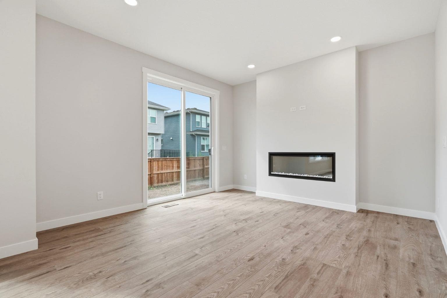 435 kinniburgh Loop — photo 5