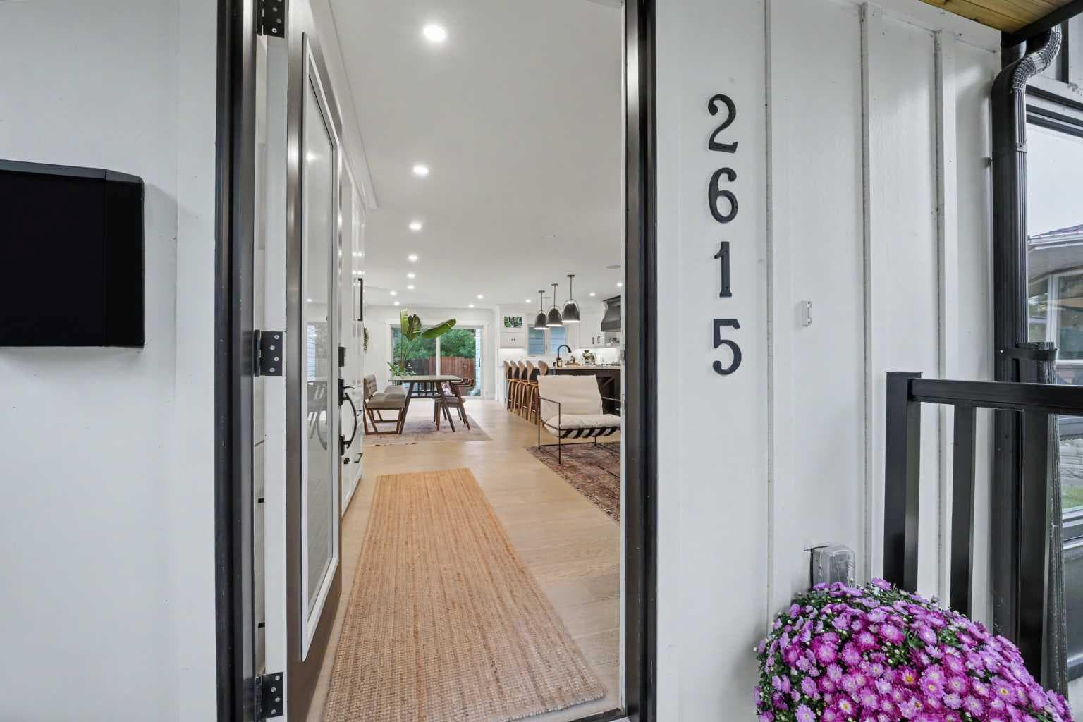 2615 Lougheed Drive SW — photo 2