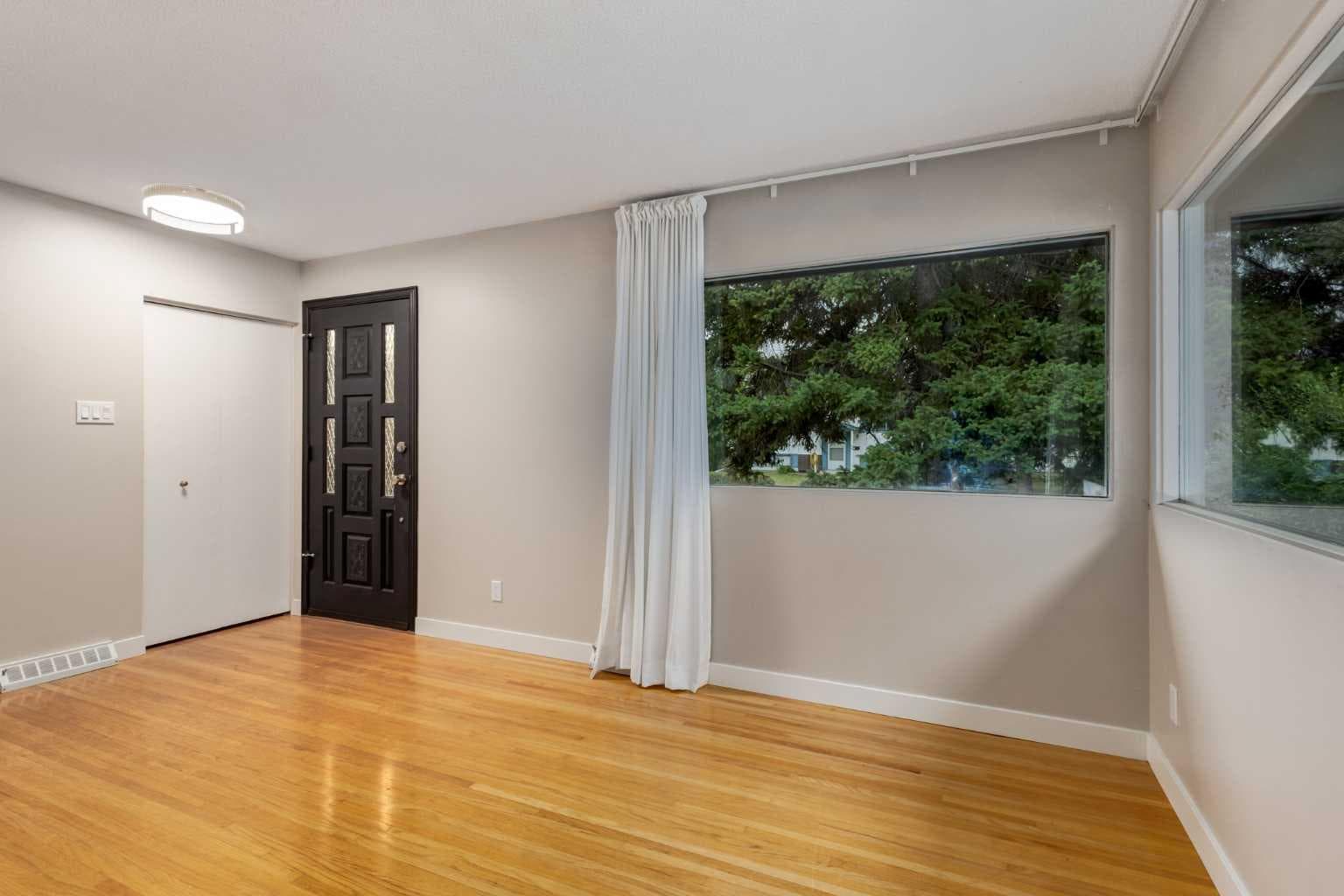 30 Hutton Place SW — photo 2