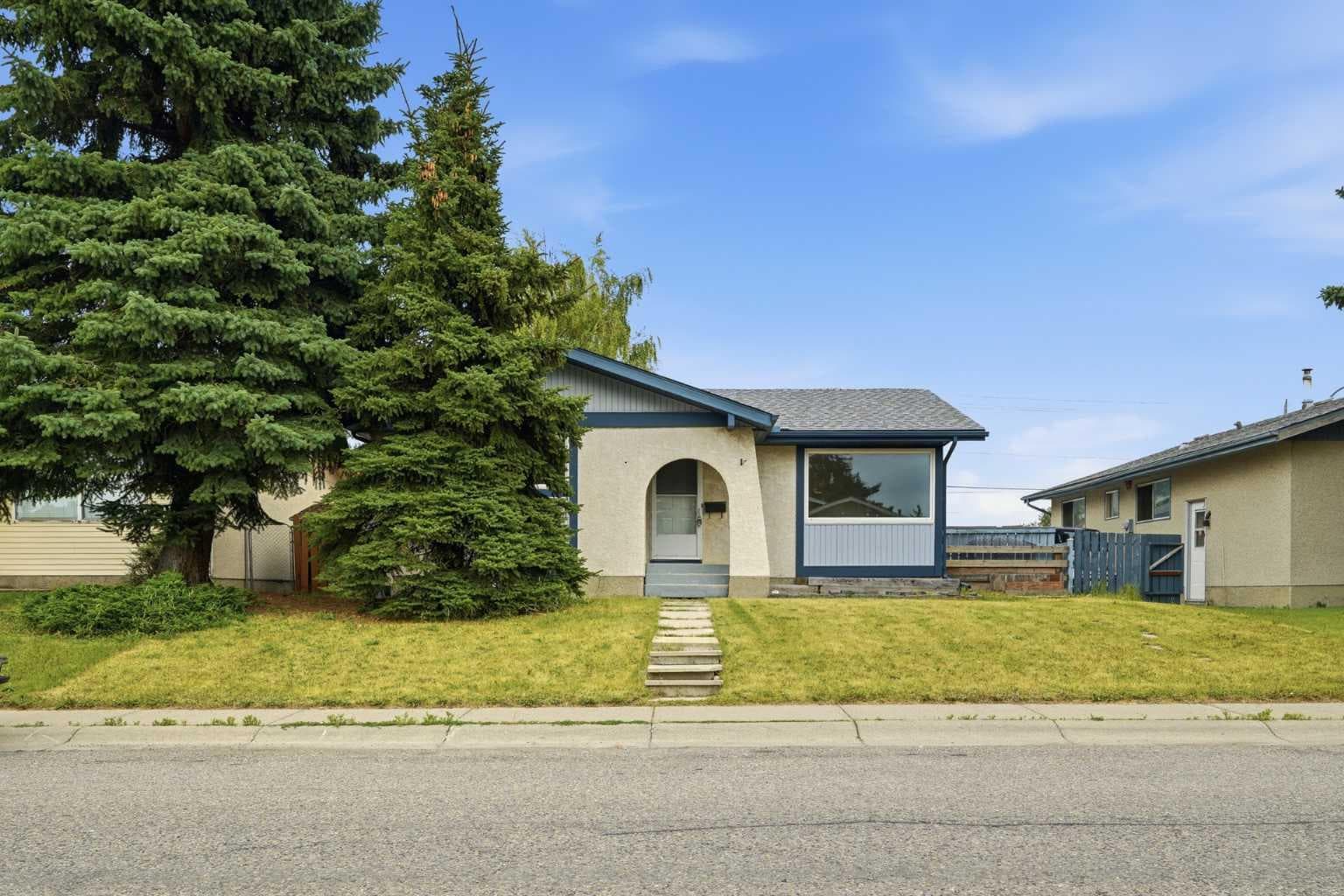 1211 Maitland Drive NE — photo 1