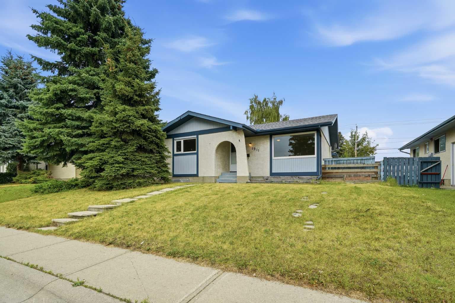 1211 Maitland Drive NE — photo 2