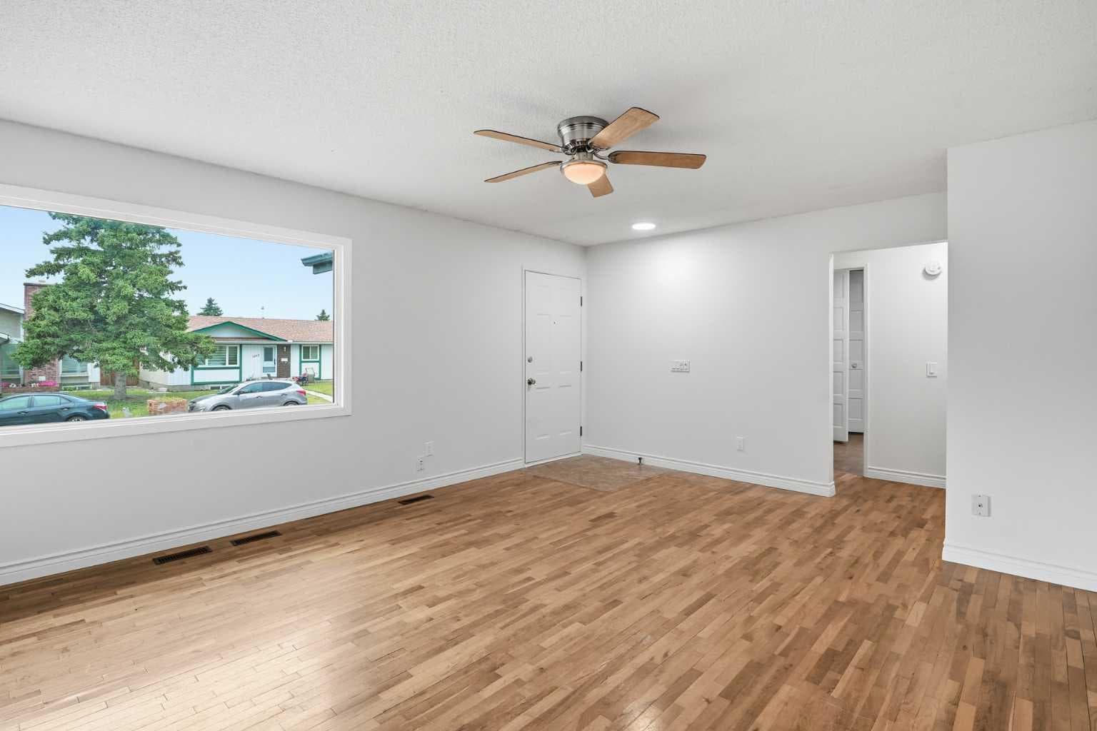 1211 Maitland Drive NE — photo 3