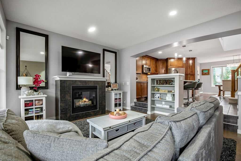 81 New Brighton Heights SE — photo 2