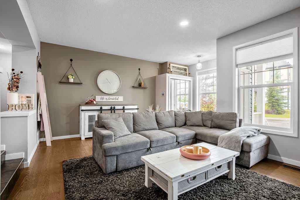 81 New Brighton Heights SE — photo 3