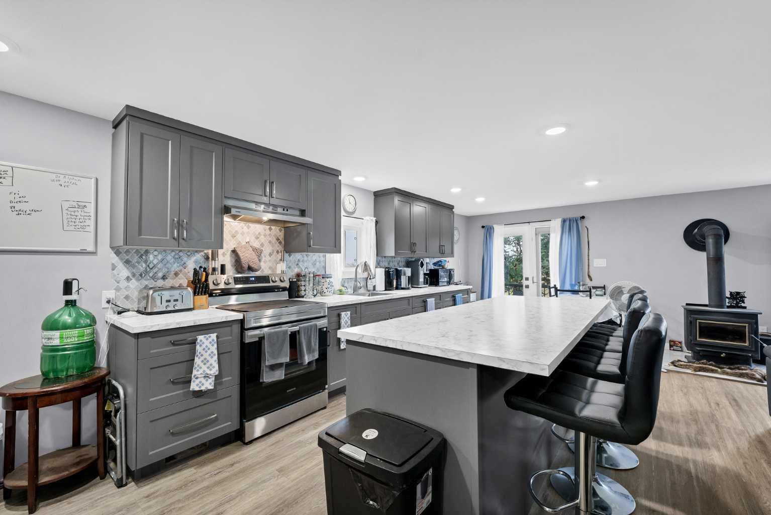 210 Dunbar Avenue W — photo 3