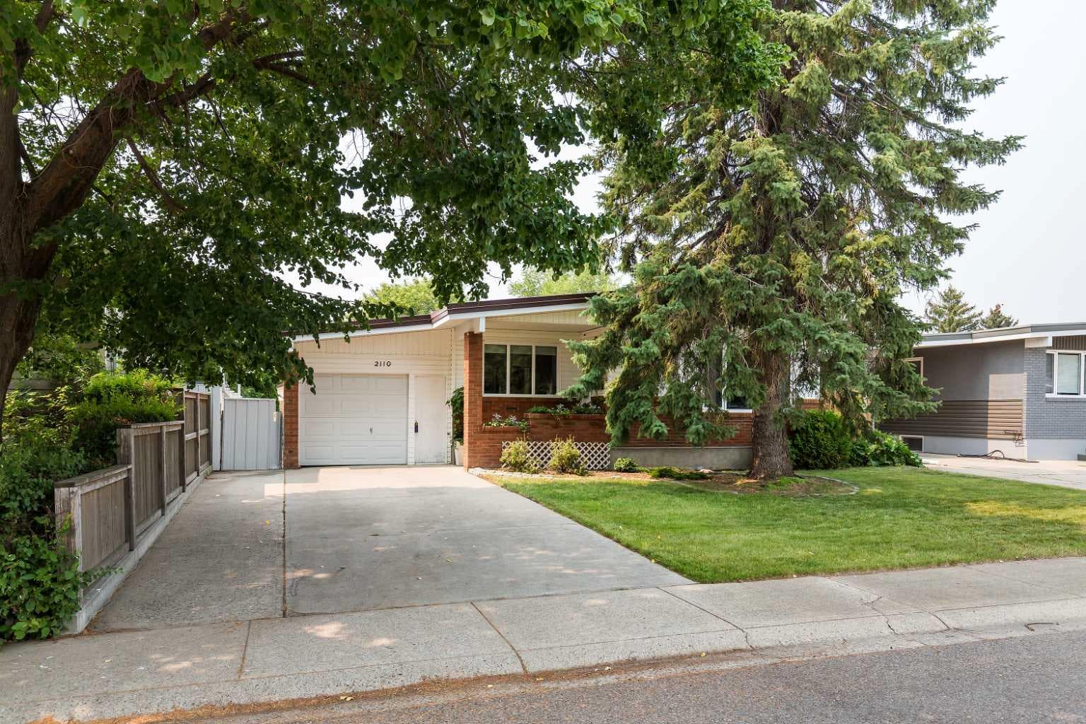 2110 36 Street S — photo 1